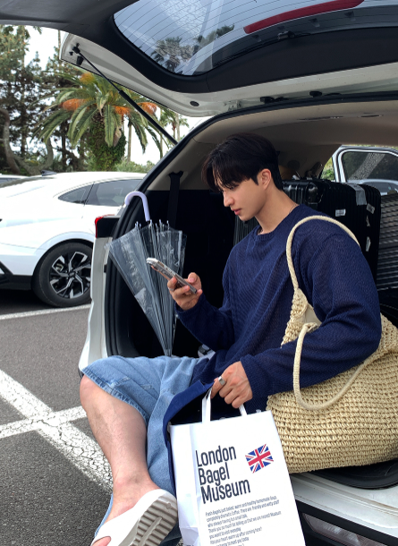 Izab Round Loose Fit Knit