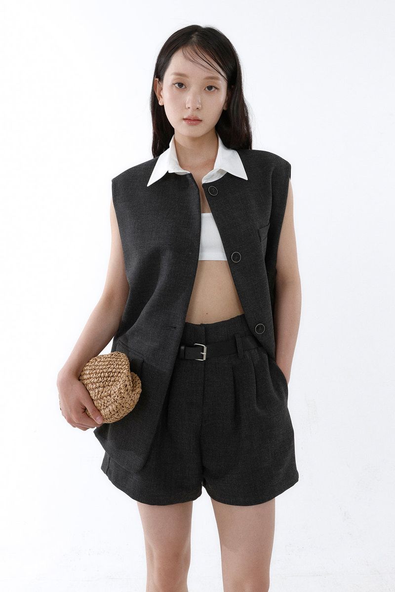 [SET-UP] COLLARED SLEEVELESS JACKET, FRONT BELT SHORTS SET_CHARCOAL