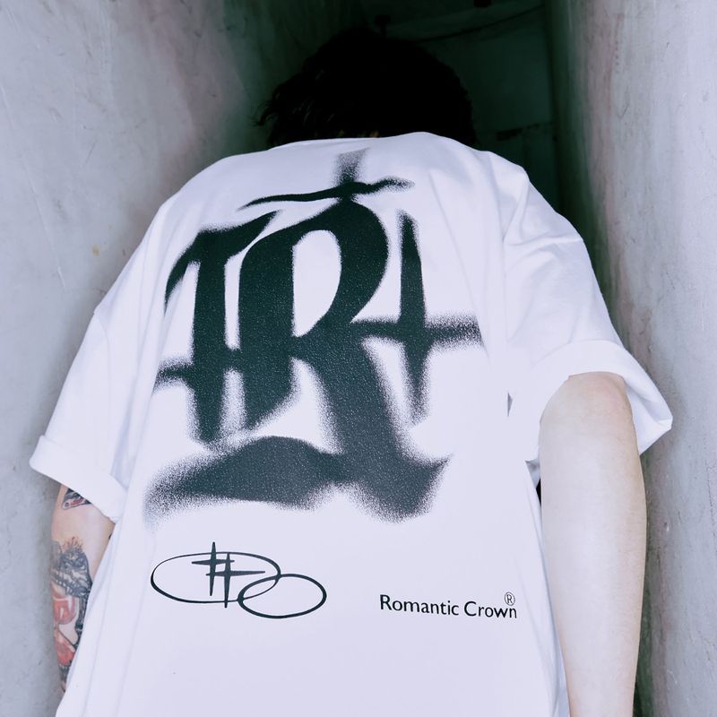 ROMANTIC CROWN（ロマンティッククラウン）の「SHINING BOLD LOGO TEE SHIRT（Tops）」