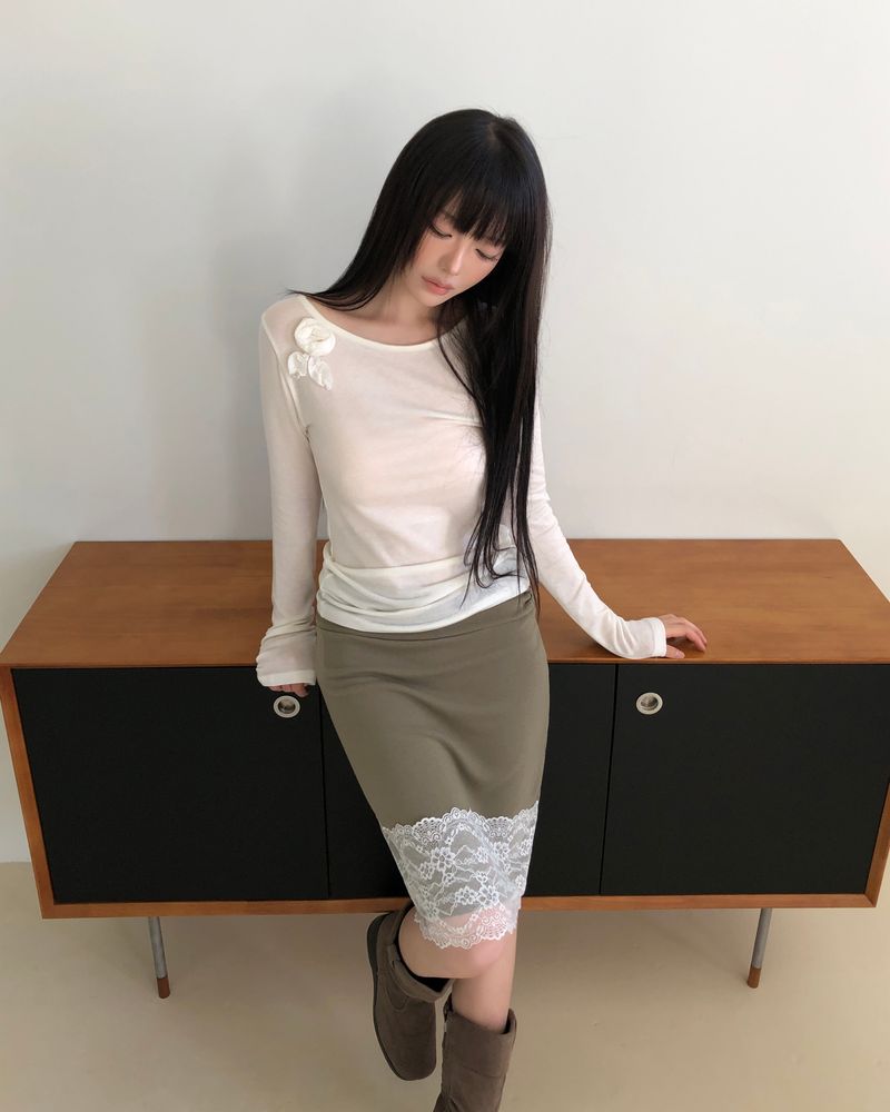 Dyoen Lace Midi Skirt