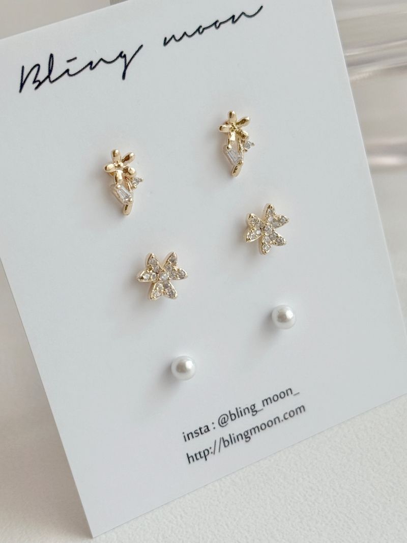 Blingmoon（ブリングムーン）の「[3 set] spring flower earring set / 2 color / cubic pearl spring simple daily mini （Accessories）」