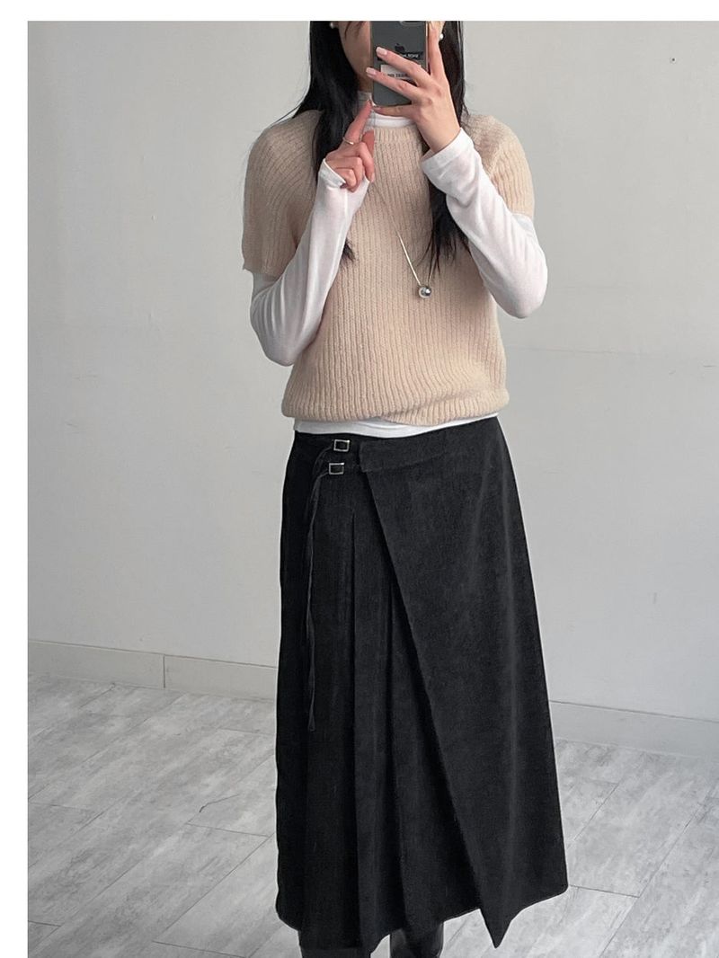 Velour Buckle Pleated Long Skirt