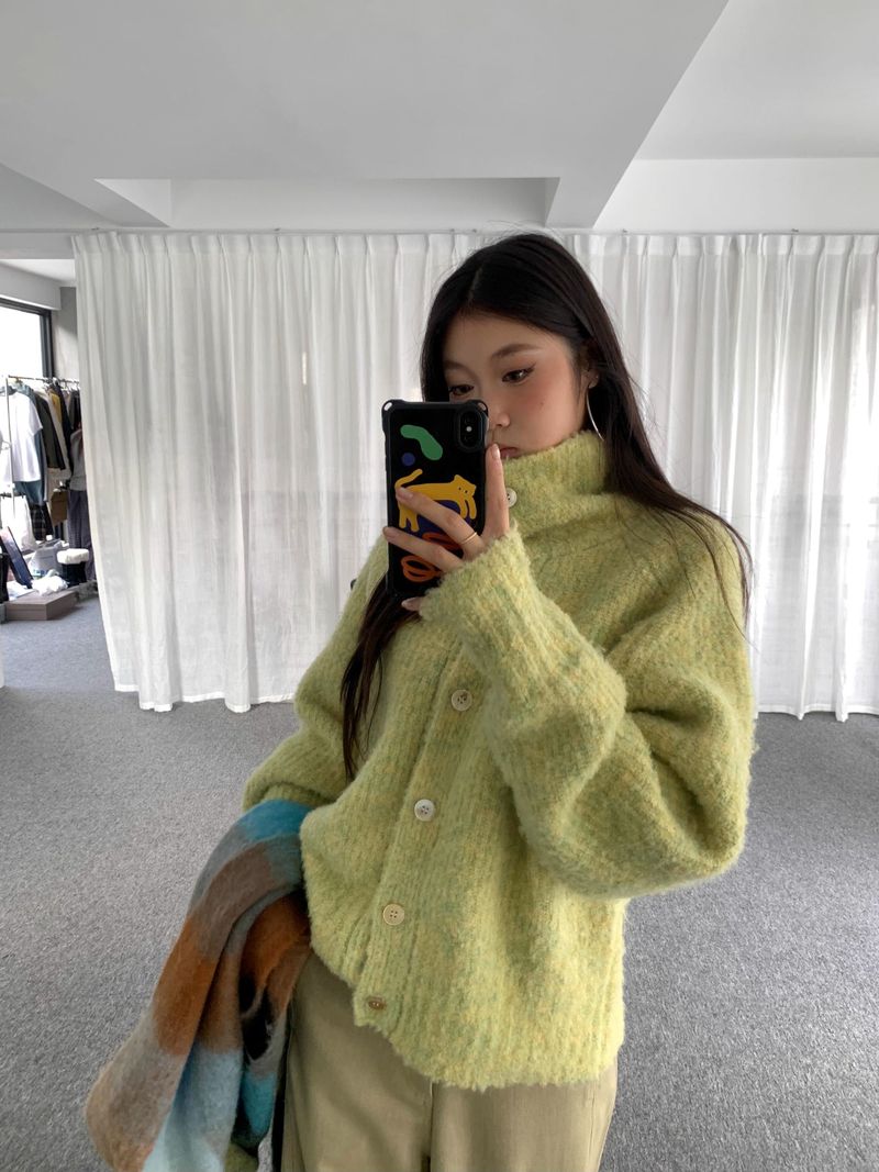 dereborujo（ドレボルゾー）の「Tender Green Turtleneck Knit Cardigan（Tops）」