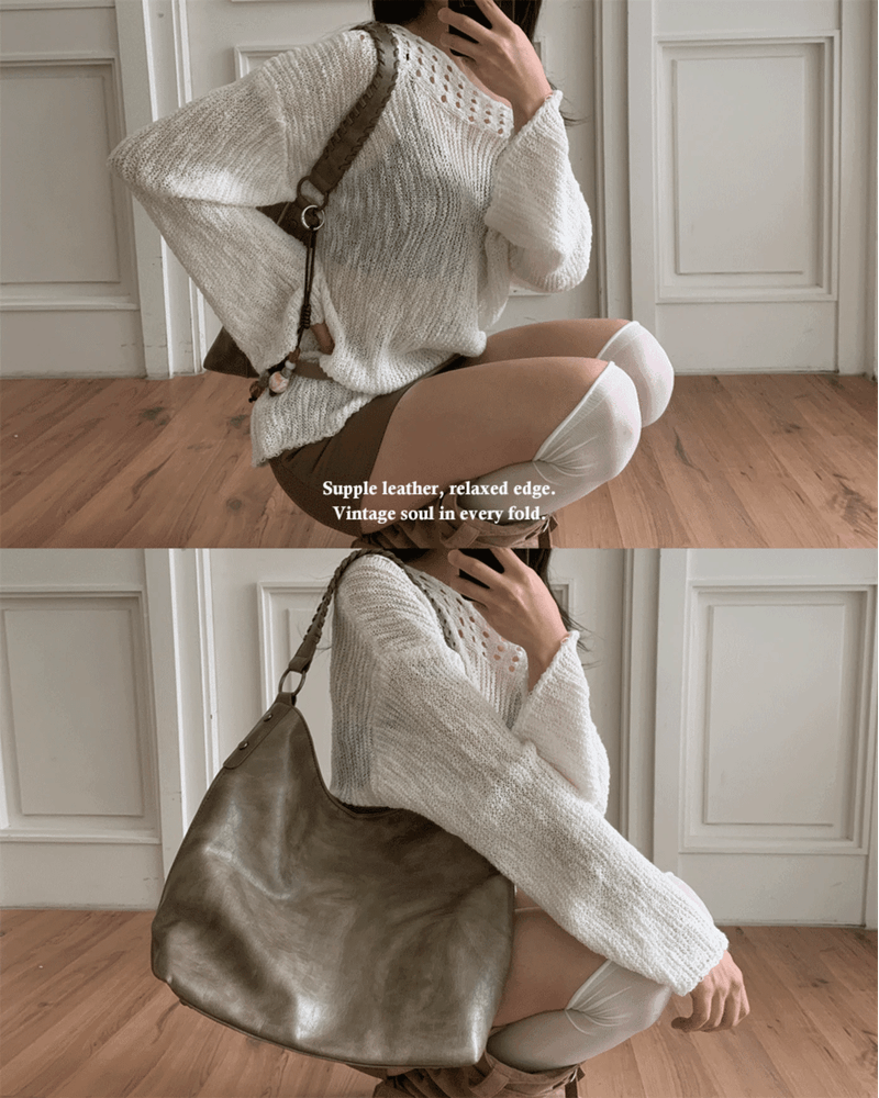 GUSTA（グスタ）の「Dusty Vintage Leather Twist Shoulder Bag（Bags）」