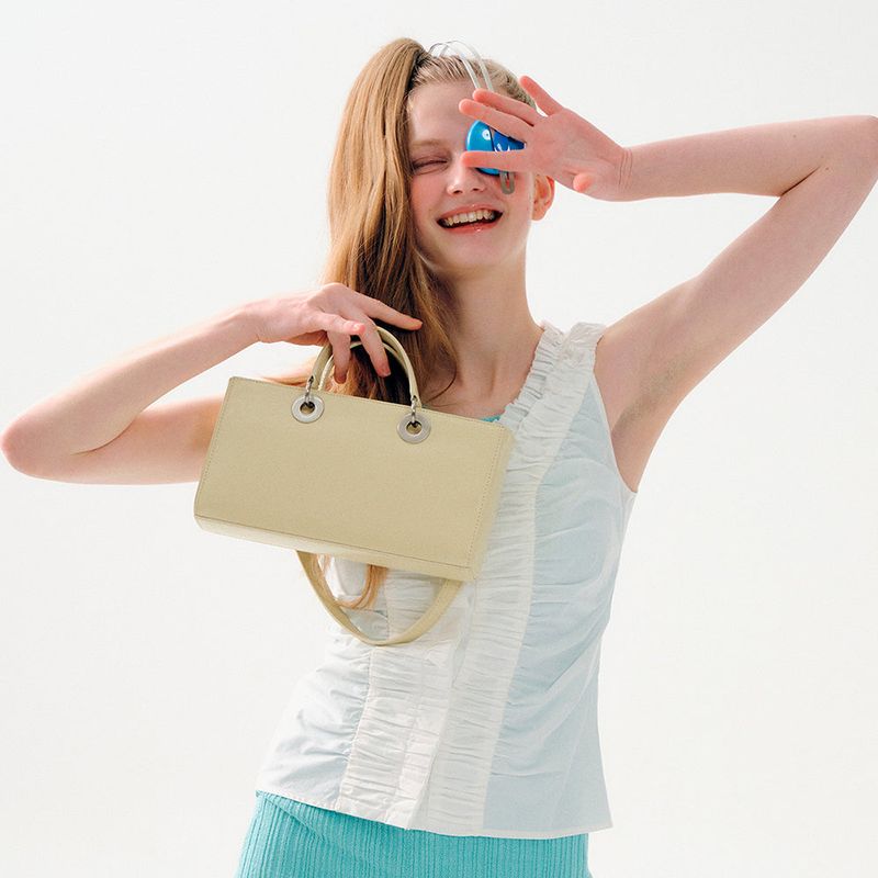 koimooi（コイムイ）の「Rond Square Bag (BUTTER CREAM)（Bags）」