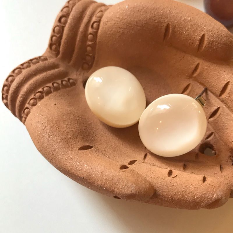 oar（オーエーアール）の「Formica Pebble earring [Cream]（Accessories）」