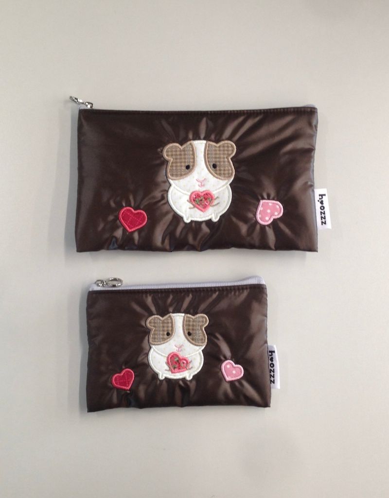 <The Heart-Stealing Guinea> pouch(s,m)