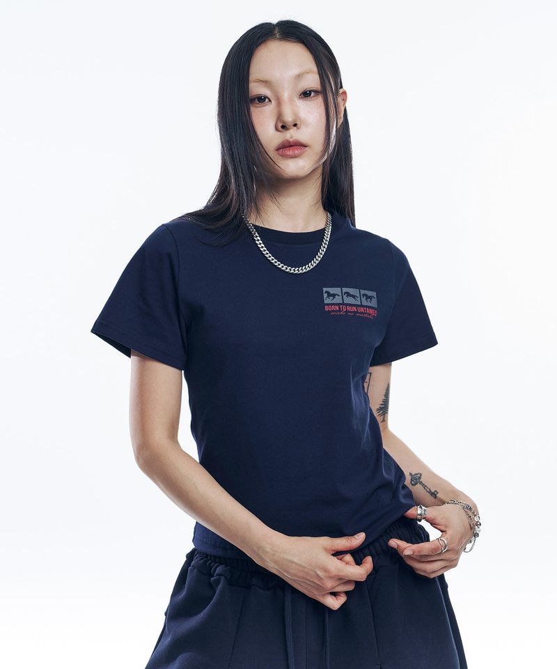 EASY NO EASY（イージーノーイージー）の「ホース ボックス クロップド Tシャツ - ネイビー（トップス）」