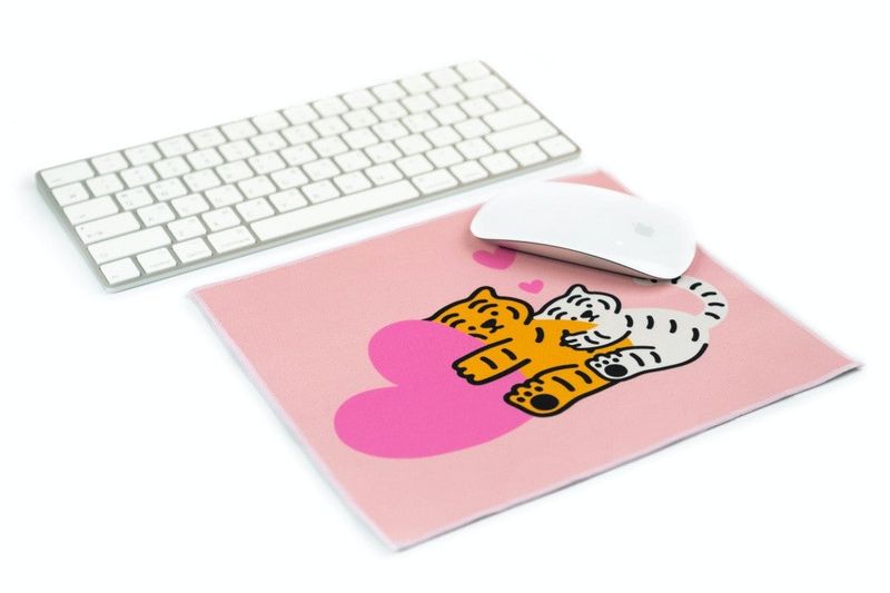 HUG TIGER MOUSE PAD