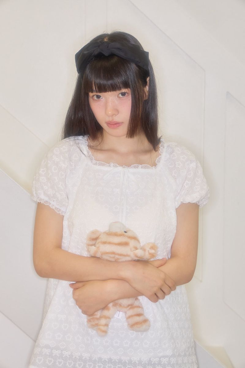 SHAKIRI（シャキリ）の「NANA LACE PUFF BLOUSE (WHITE)（Tops）」