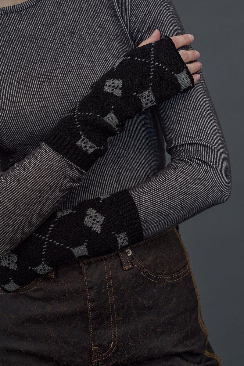 ARGYLE HANDWARMER