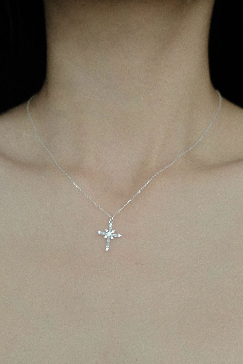 SNOW CROSS NECKLACE