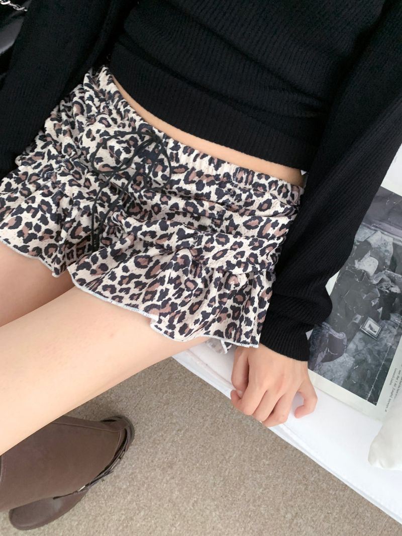 Feral Leopard Banding Mini Skirt Pants (Leopard)