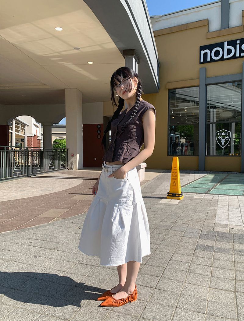 SNAP BUTTON SLEEVELESS BLOUSE