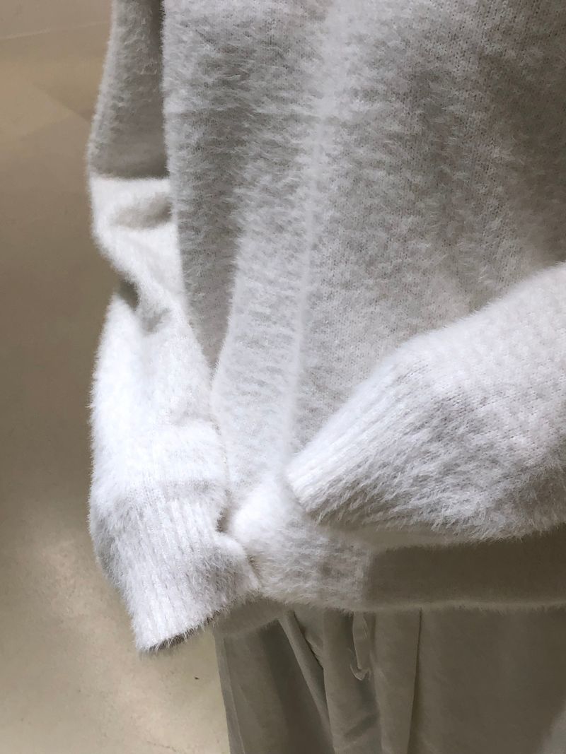 Bright V neck knit