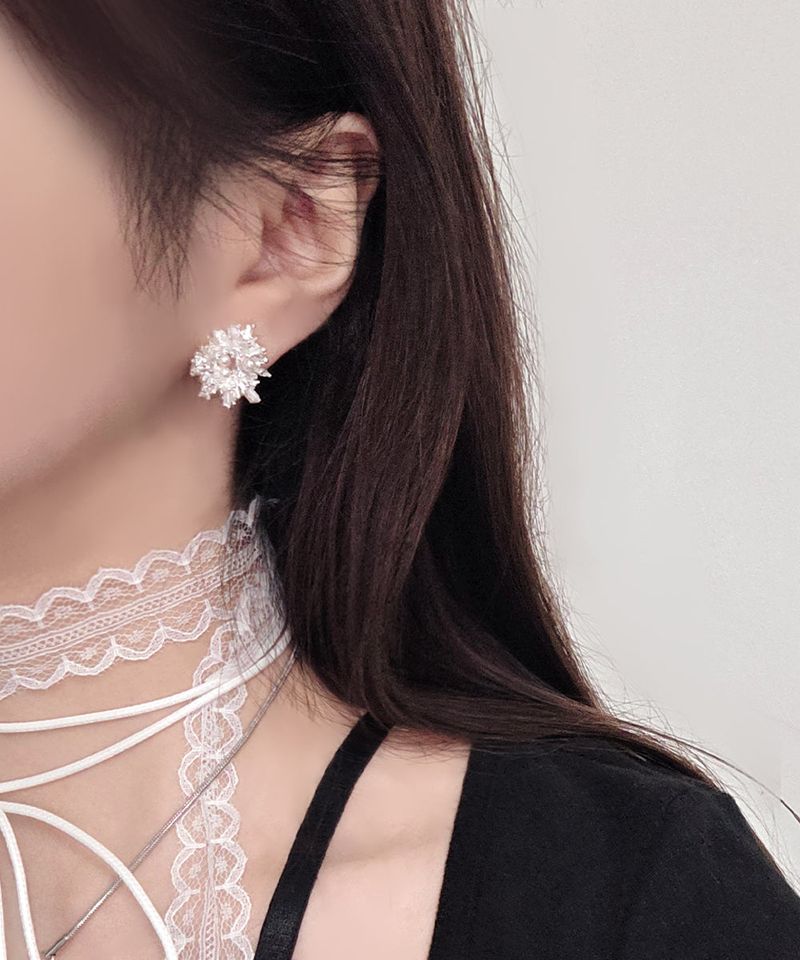 Flower white cubic earring