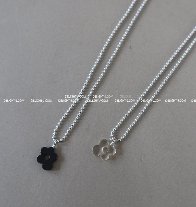 Flower pendant military string necklace