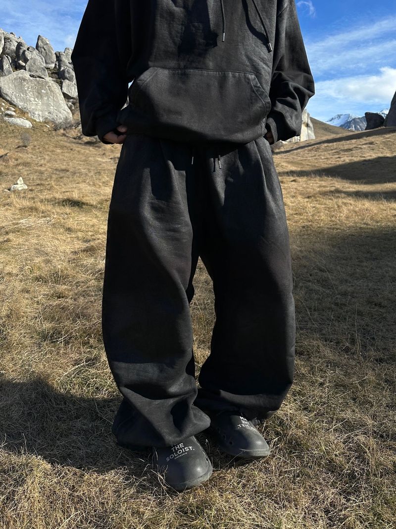 DISCERNMENT（ディサーンメント）の「[SET] Onyx Coated Basic Sweatpants（Pants）」
