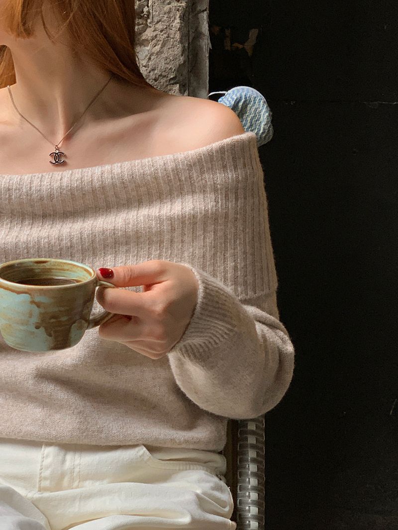 [MADE] PONIA OFF SHOULDER KNIT