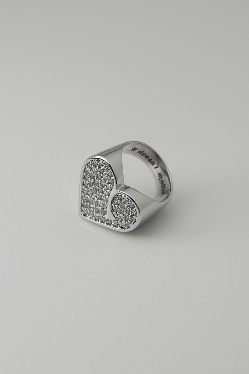 Iconic heart ring