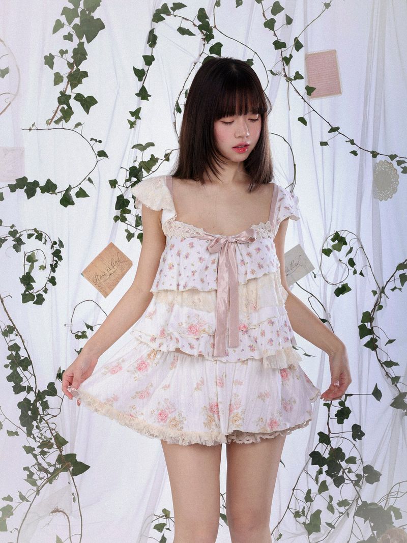 rose island（ローズアイランド）の「ROSE ISLAND フラワーパッチワークキャミソール（トップス）」
