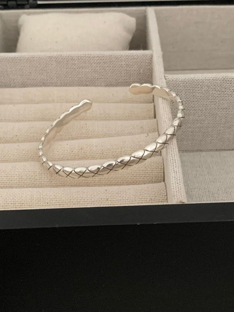 House of haus（ハウス オブ ハウス）の「キルティング シルバー オープンバングル（アクセサリー）」