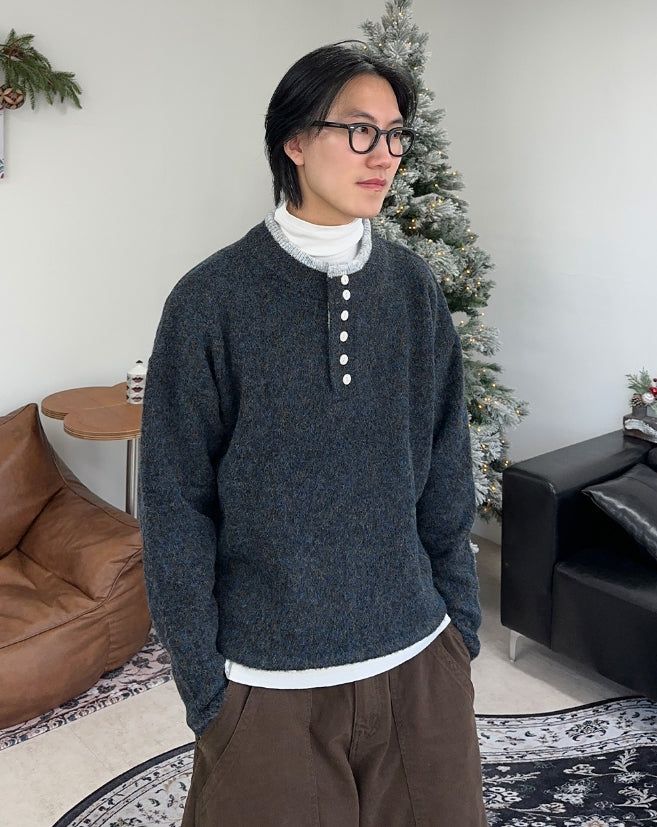 SATIIIZ（サティーズ）の「Rained color matching henley neck knit（Tops）」