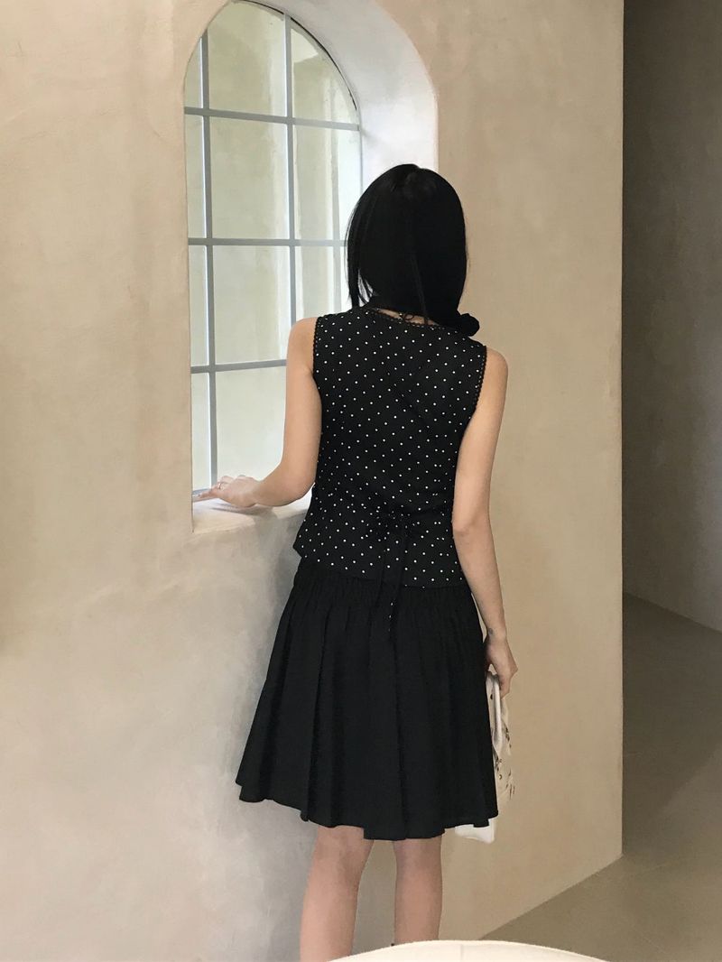 French Dot V-Neck Sleeveless Blouse
