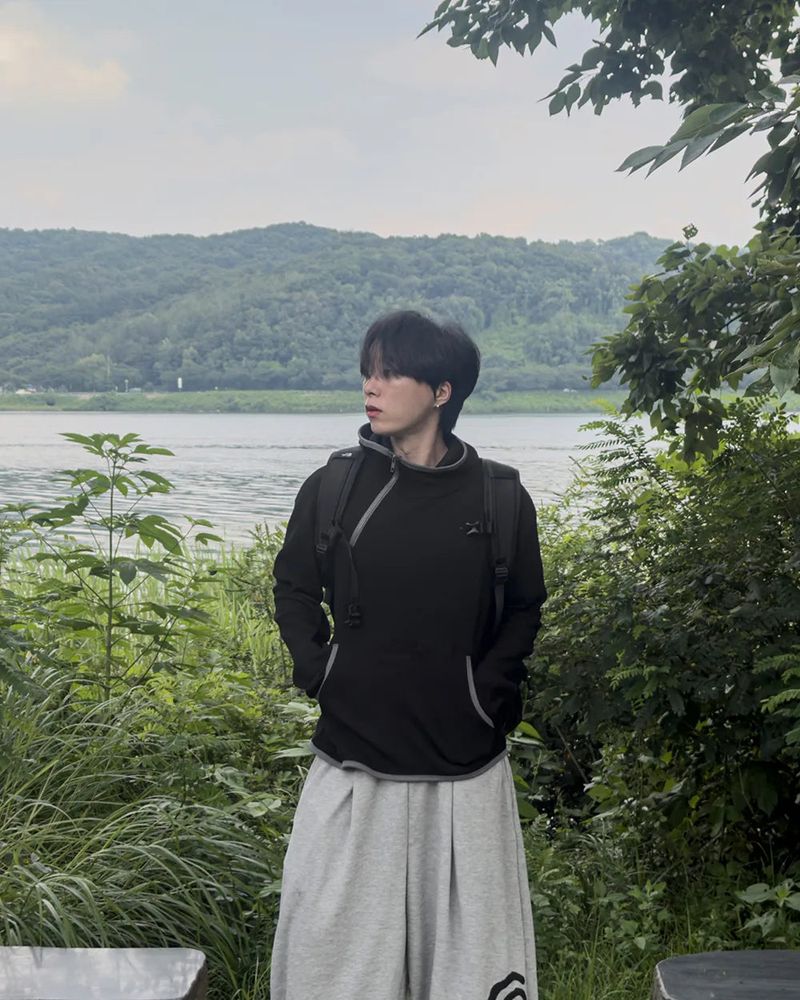Terne ribbed diagonal zipper hoodie
