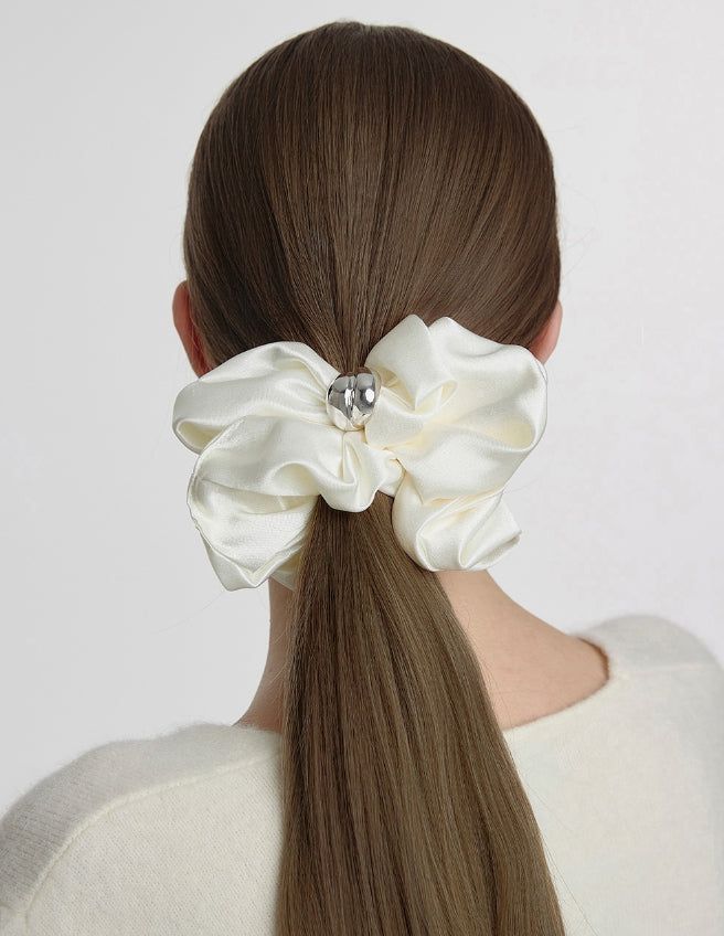 hyeres lor（イエール・ロール）の「26SS★ Plump Twist Satin Scrunchie（Hair Accessories）」