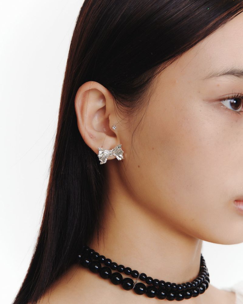 Ribbon ruffle silver earring