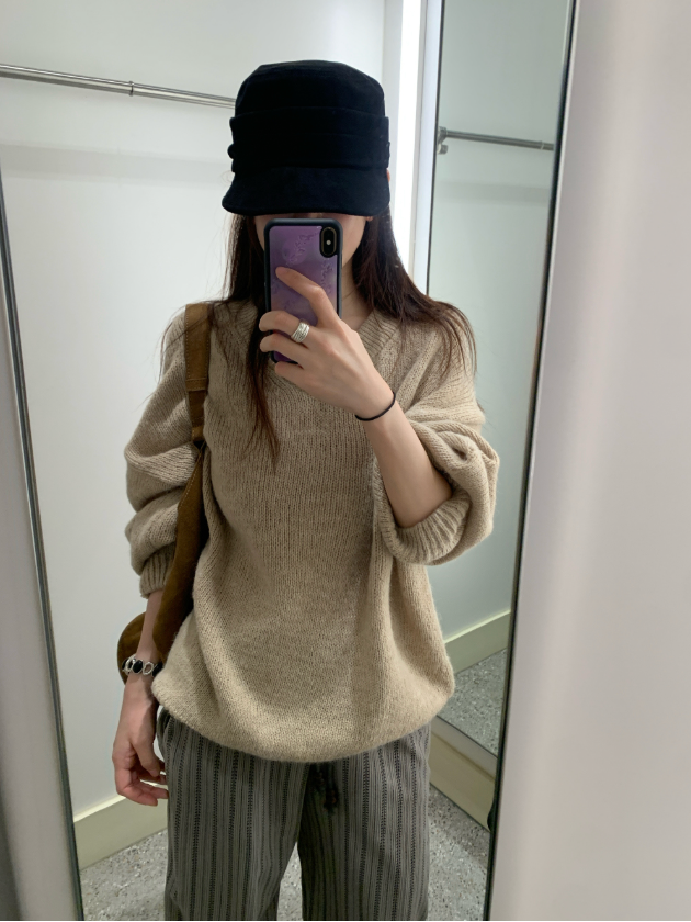 howu（ハウユ）の「アディンオーバーフィットVネックパフニット（5c）（Tops）」