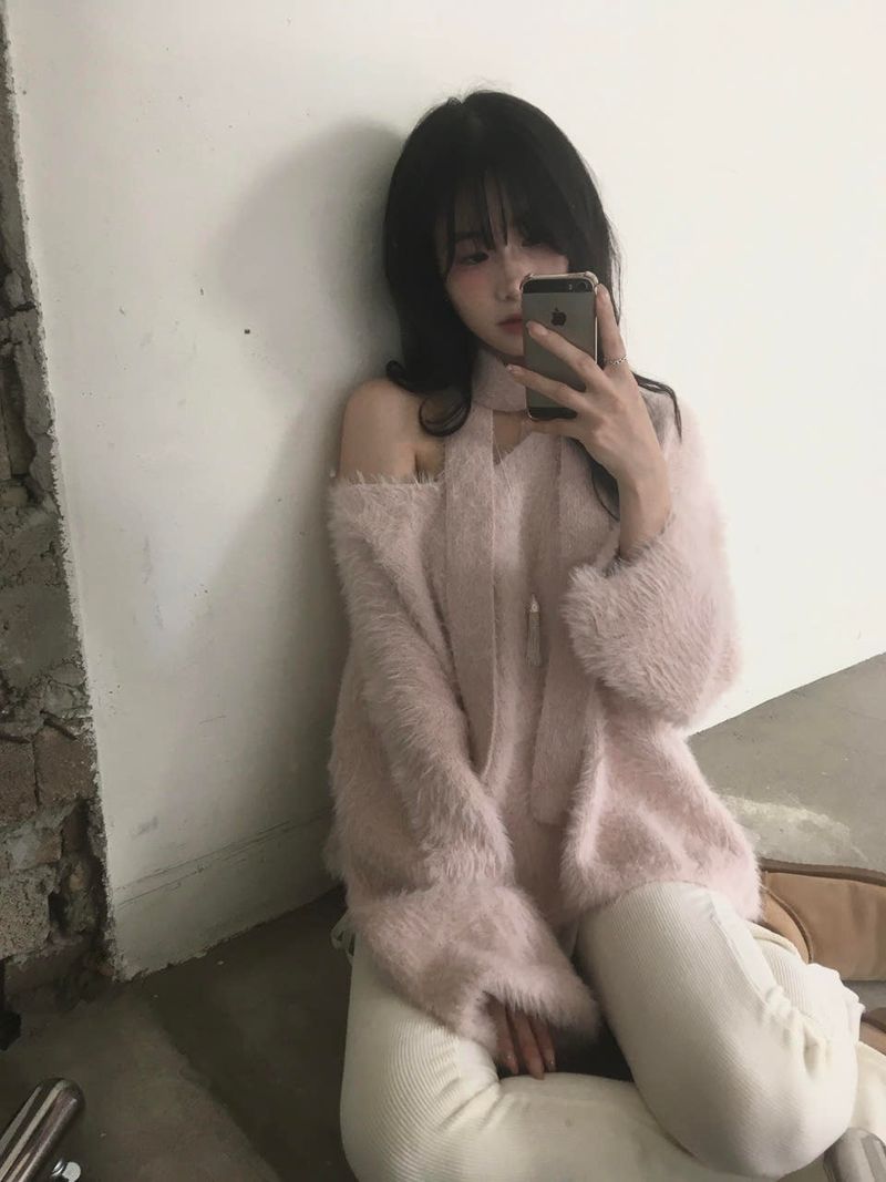 moroi（モロイ）の「Fur V-neck muffler set（Tops）」
