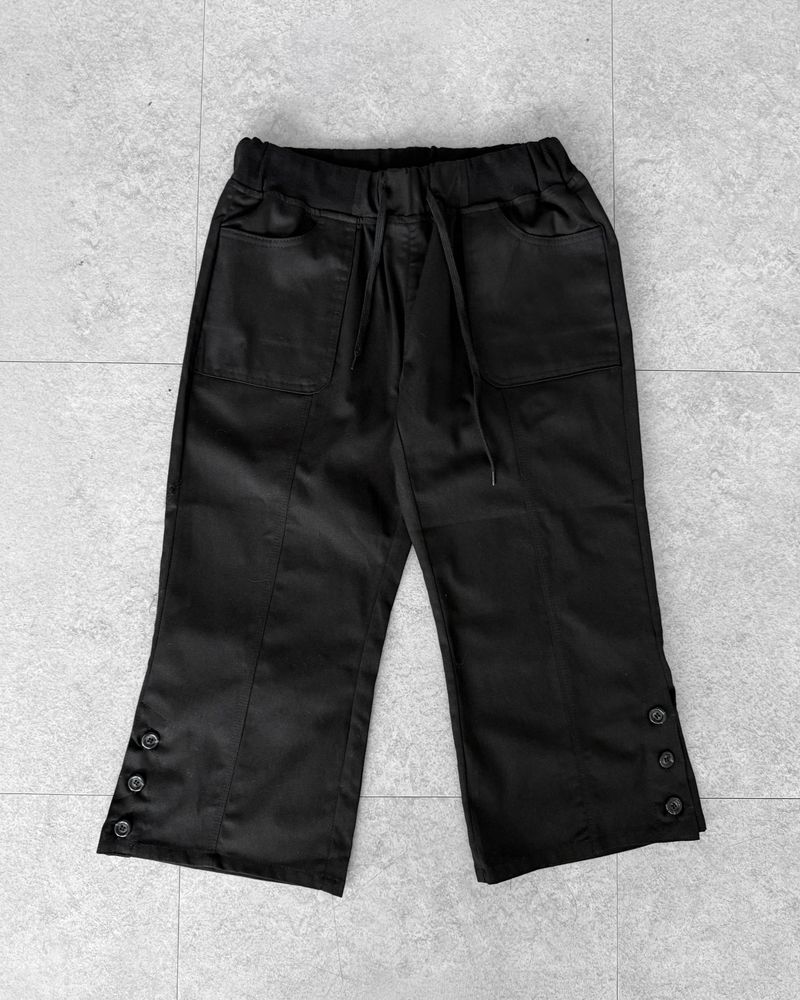 STEP BUTTON CROPPED PANTS