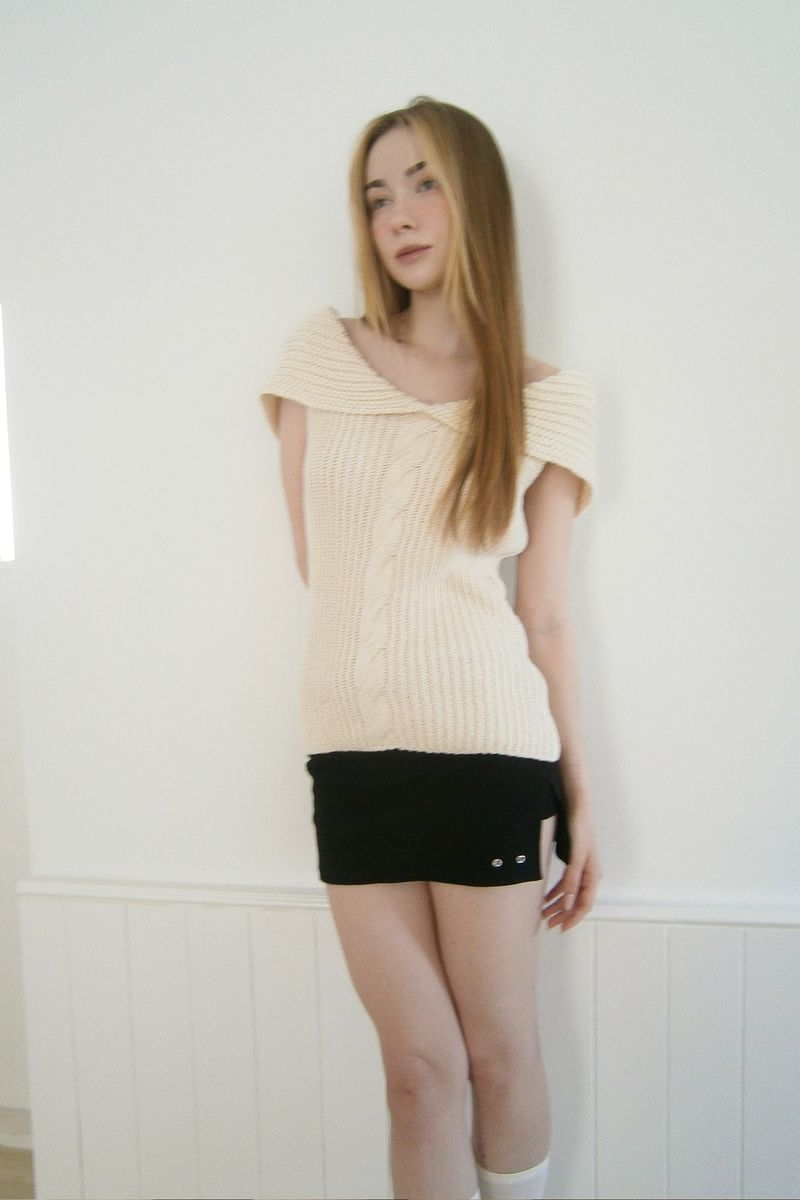 Eyelet slit skirt (black)