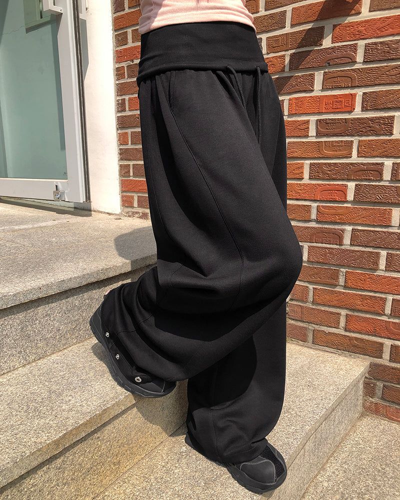 Juke Folding Oversized Pintuck Training Pants