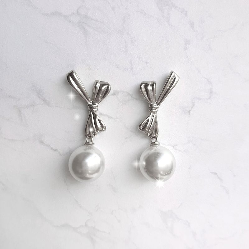 [Red Velvet スルギ Earrings] ダリアリボン＆パールピアス - Silver Color