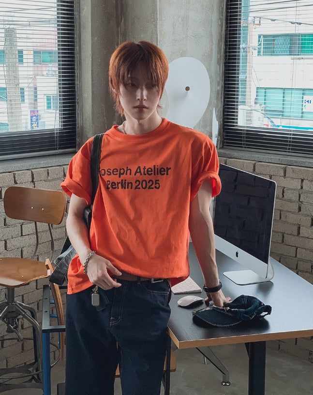 2PLAN（ツープラン）の「アトリエ レタリング ショート スリーブ Tシャツ（トップス）」