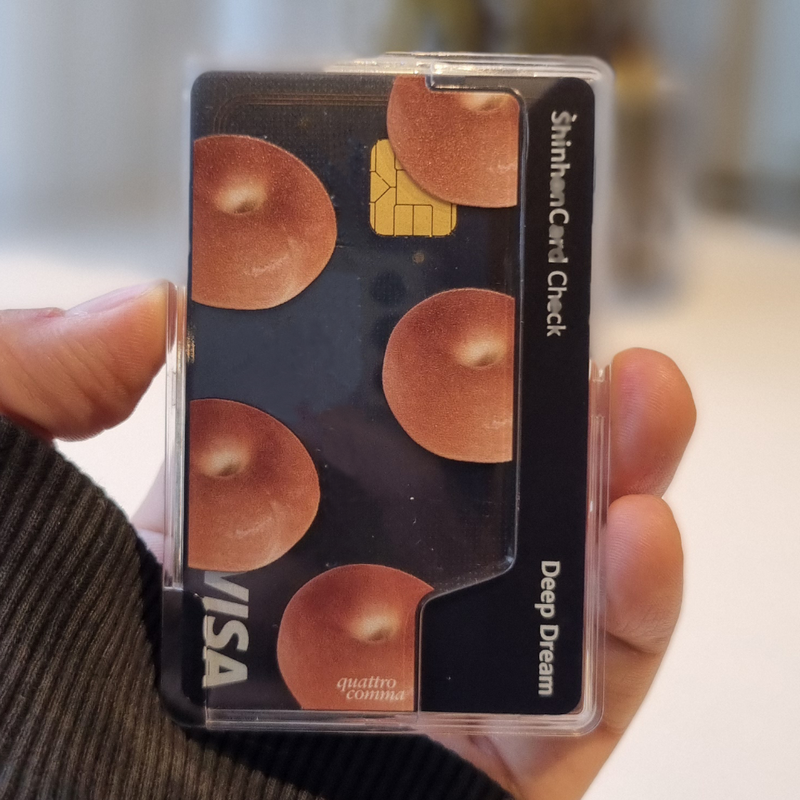 quattrocomma（クアトロコンマ）の「Bagel MagSafe Transparent Card Wallet（Smartphone Accessories）」