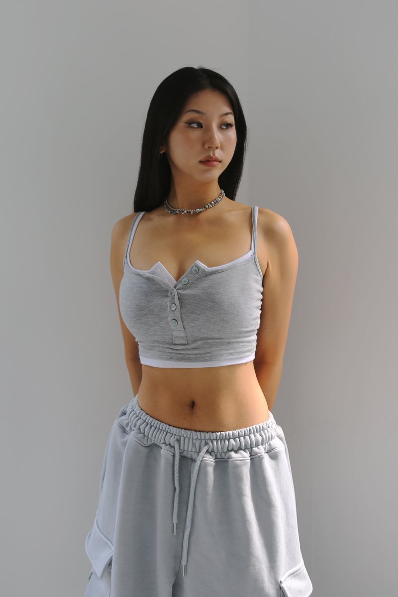 TOOSALTY(トゥーソルティー)の「BUTTON CROP SLEEVELESS(Tops)」