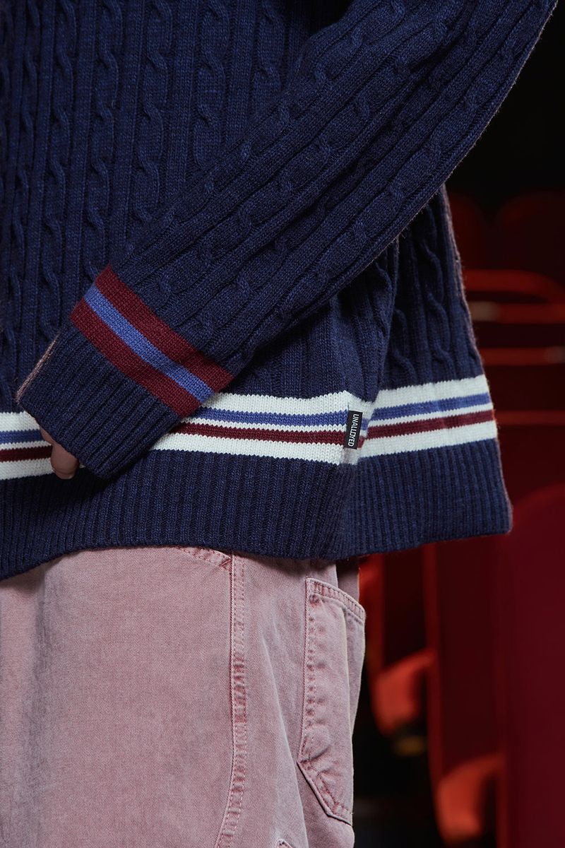 CABLE V NECK CRICKET KNIT / NAVY