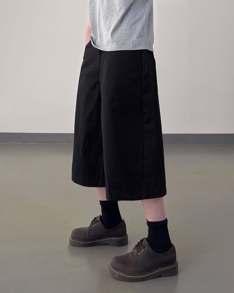 Varon Patch Strap Bermuda Pants