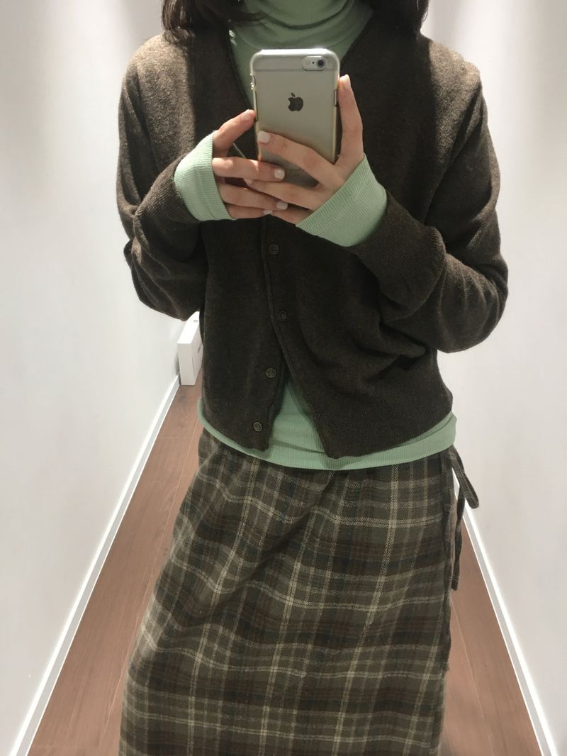 DUGGY(ダギー)の「Cashmere Bocashi V Cardigan (3color)(Tops)」