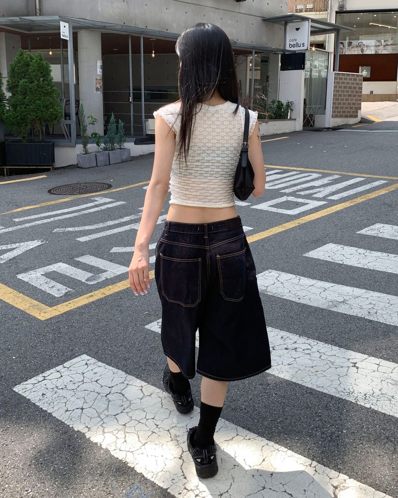 Raw bermuda pants