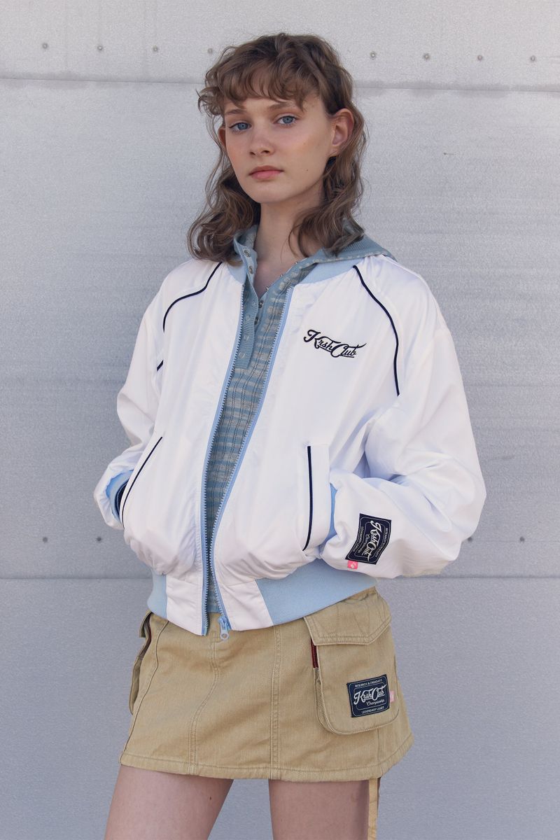 UNI LOGO WAPPEN CROP BLOUSON JACKET [IVORY]