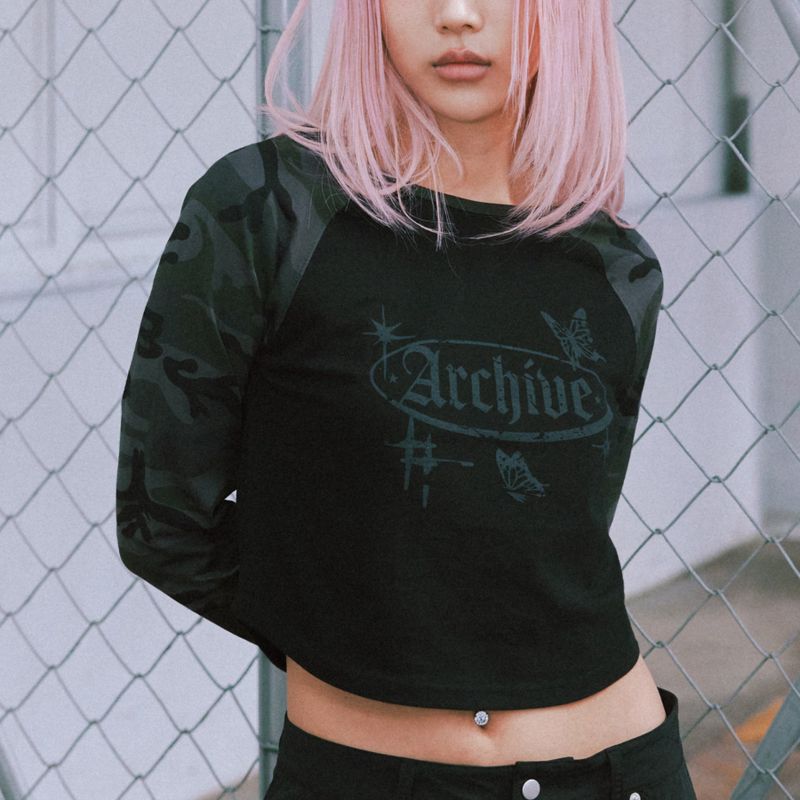 ROMANTIC CROWN（ロマンティッククラウン）の「アーカイブラグランロングスリーブTシャツ（トップス）」