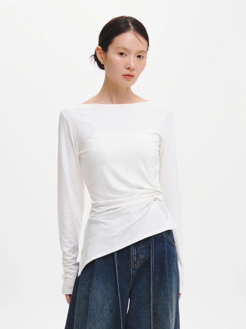 WOMAN DRAPE PIERCING T-SHIRT