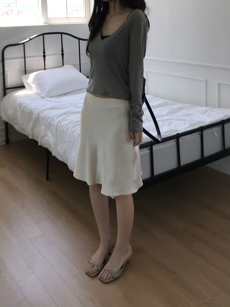Glue Satin Midi Skirt (2 colors)