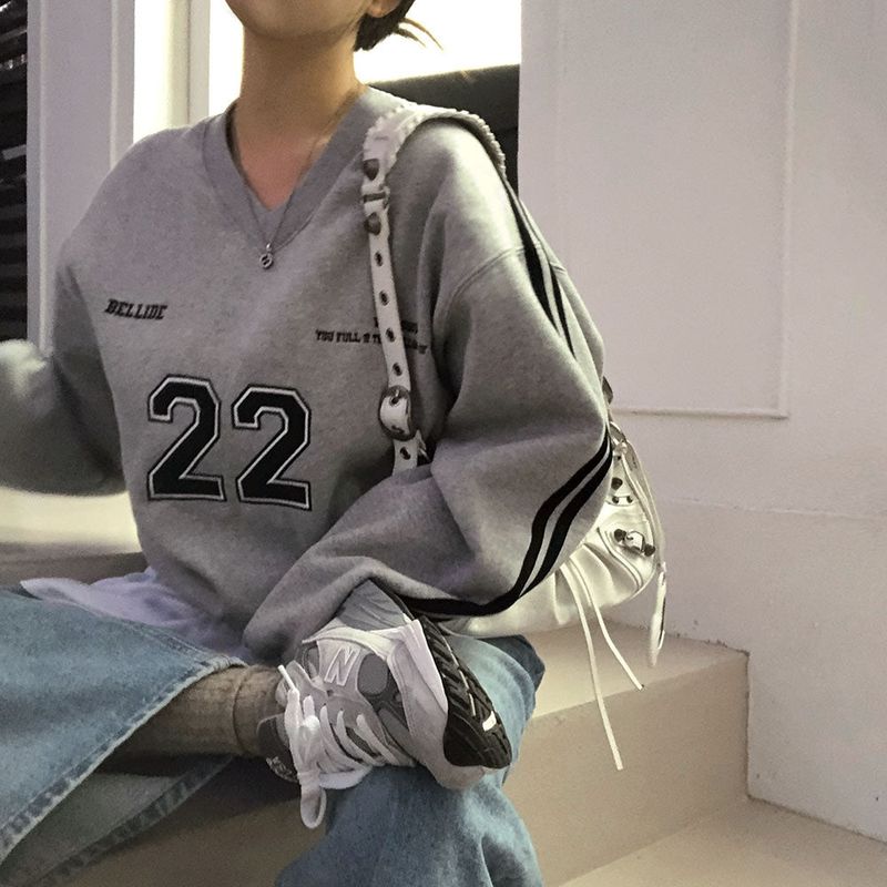 [BELLIDE MADE] Second track V-neck Oversized fit sweatshirt