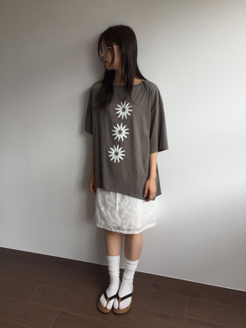 Flower applique skirt (1color)